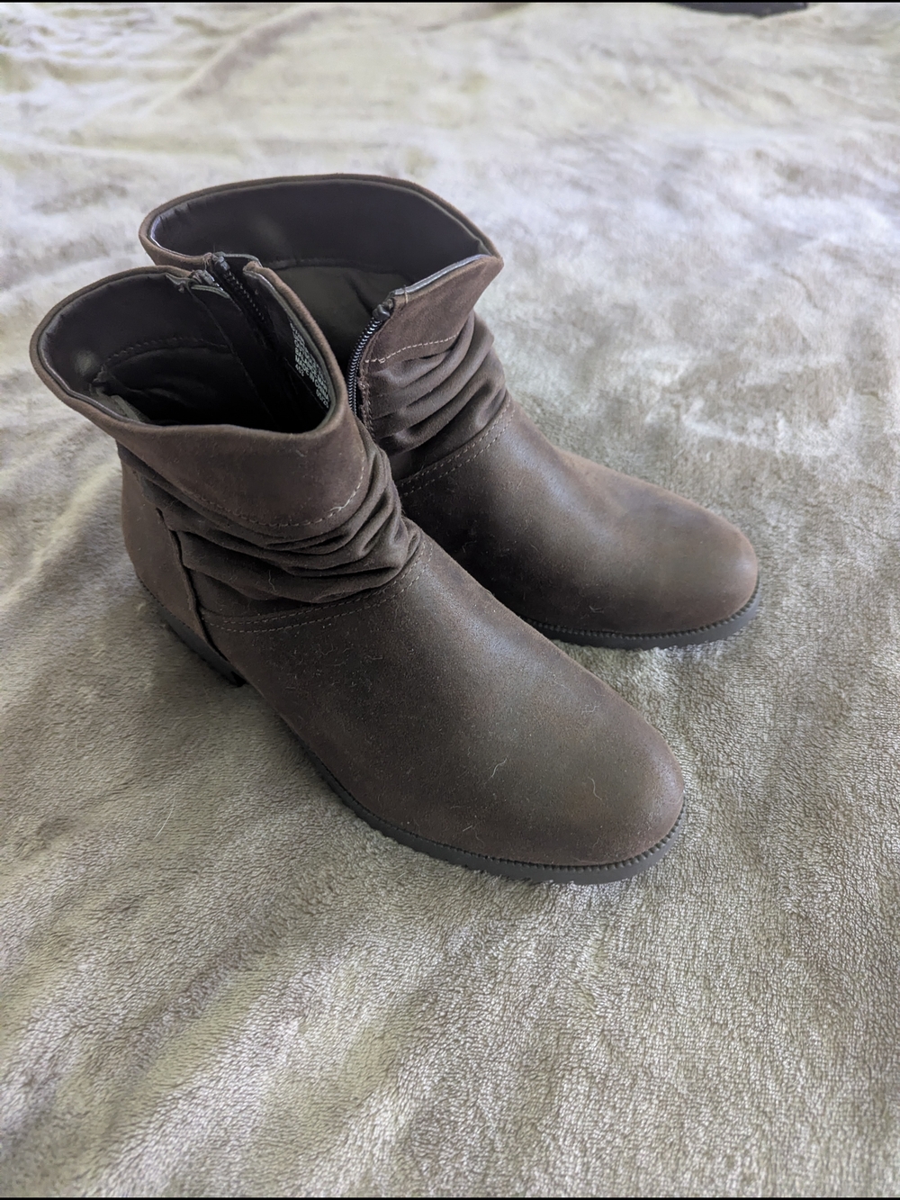 Cliffs by WHITE MOUNTAIN Brown Slouchy Ankle Booties with Side Zip